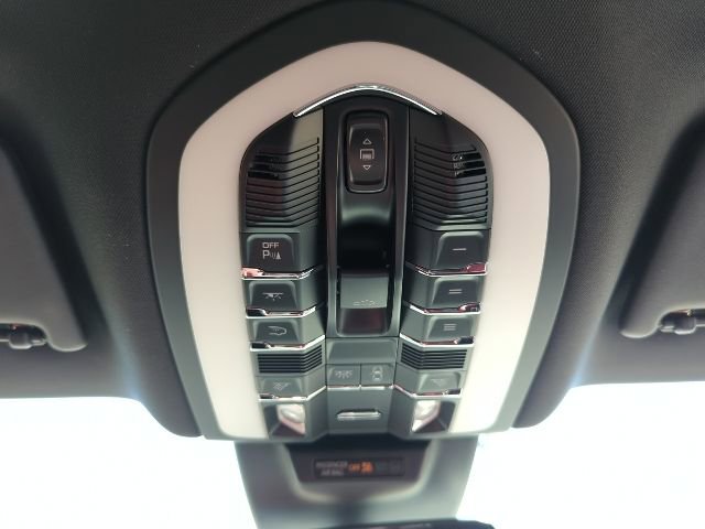 Used 2025 Porsche Macan S image 20