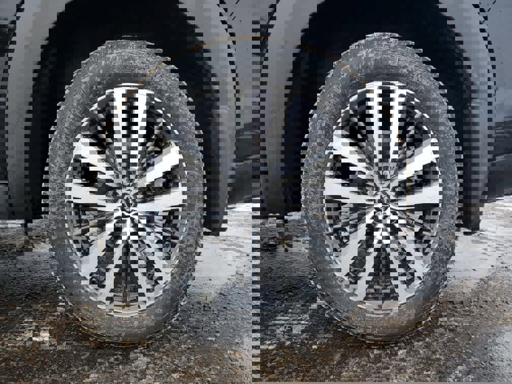 Used 2022 Nissan Pathfinder Platinum w/ Cargo Package image 9