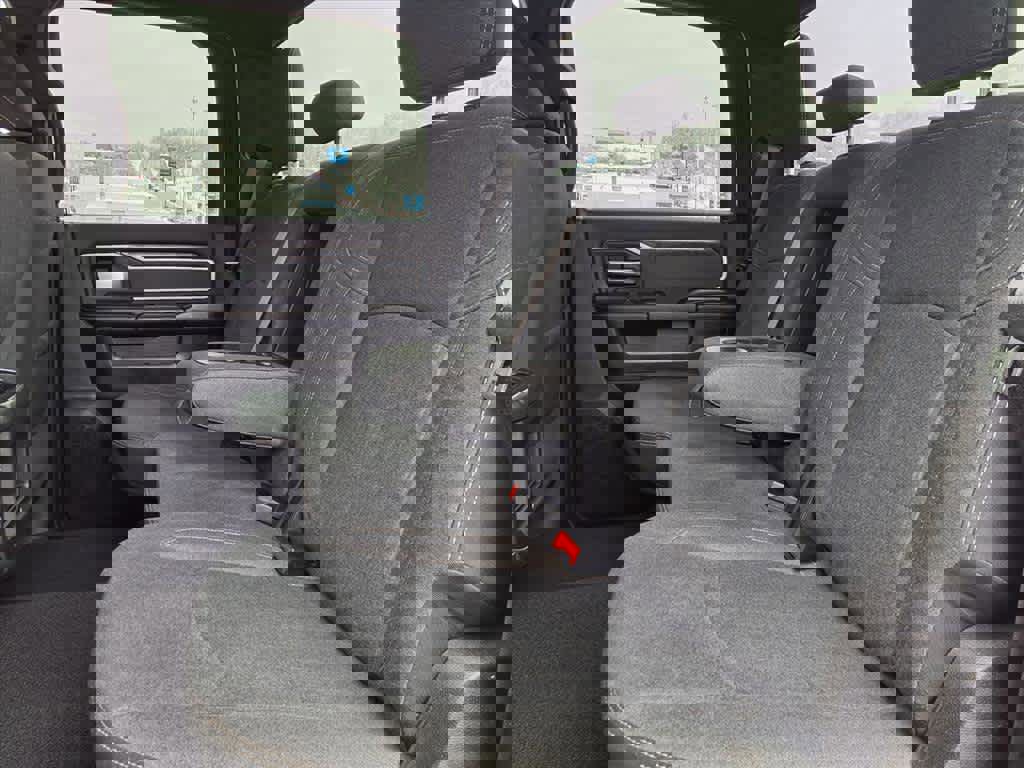 Used 2019 RAM 2500 Big Horn w/ Night Edition image 10