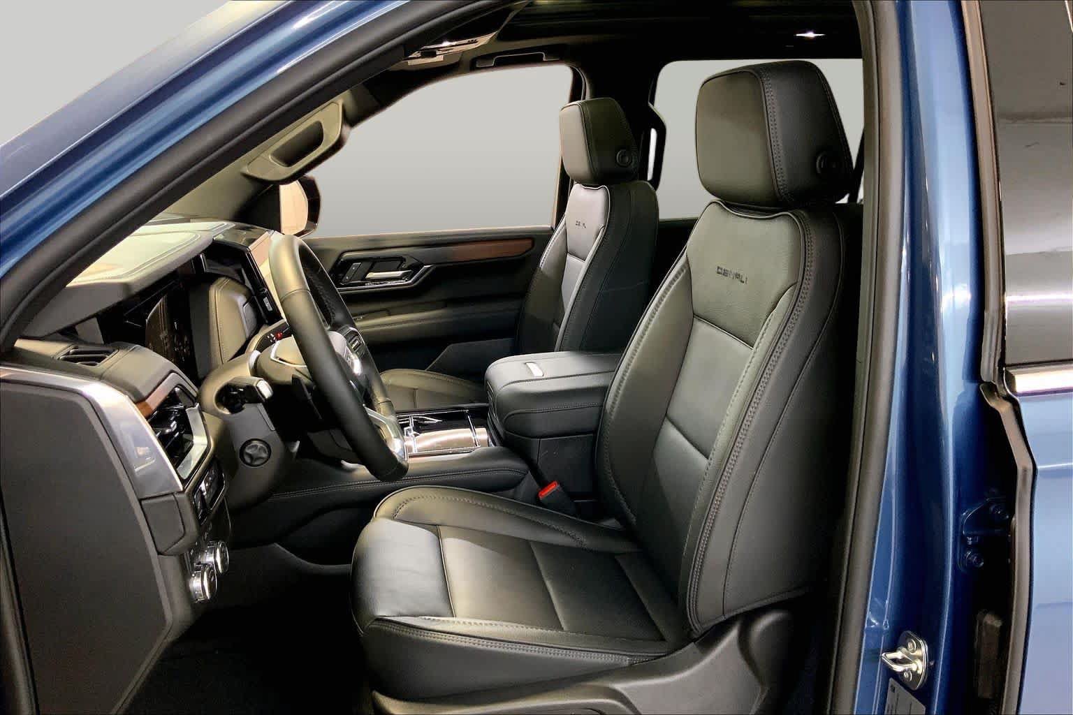 Used 2025 GMC Yukon XL Denali w/ Sun & Power Step Package AWD/4WD image 7