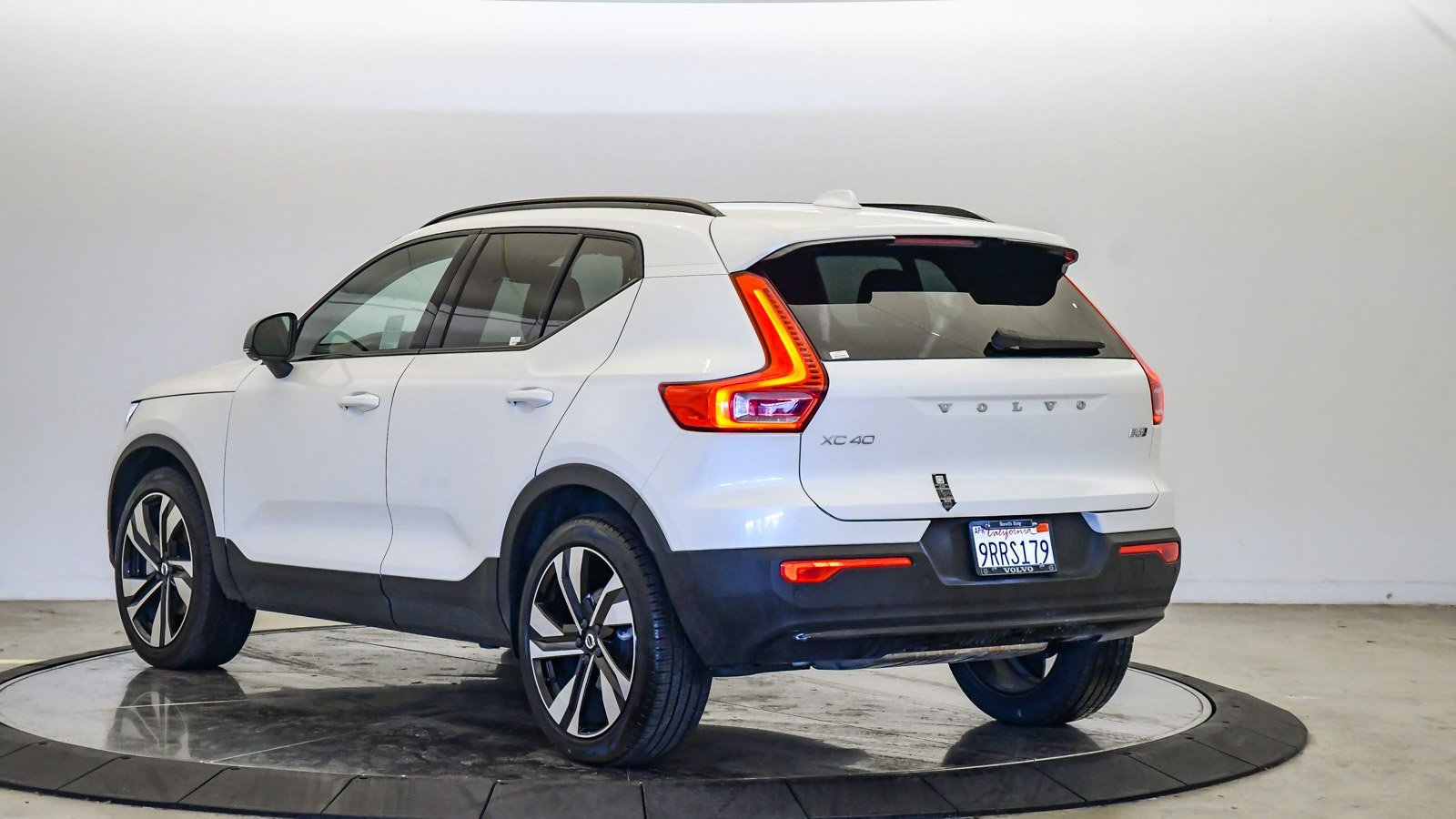 Certified 2025 Volvo XC40 B5 Plus w/ Climate Package image 2