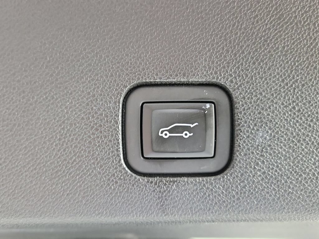 Certified 2023 Cadillac XT6 Luxury FWD image 9