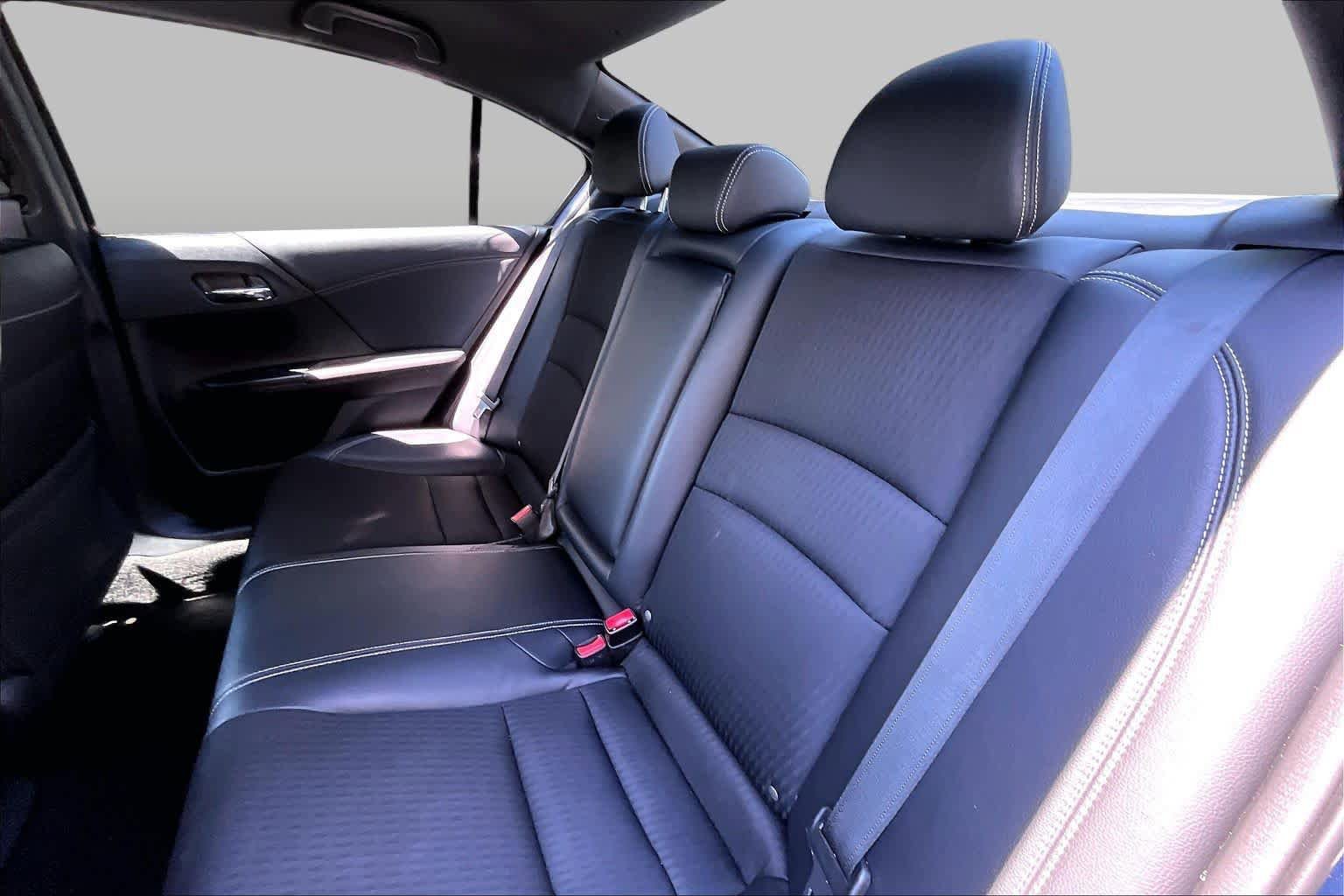 Used 2017 Honda Accord Sport image 19