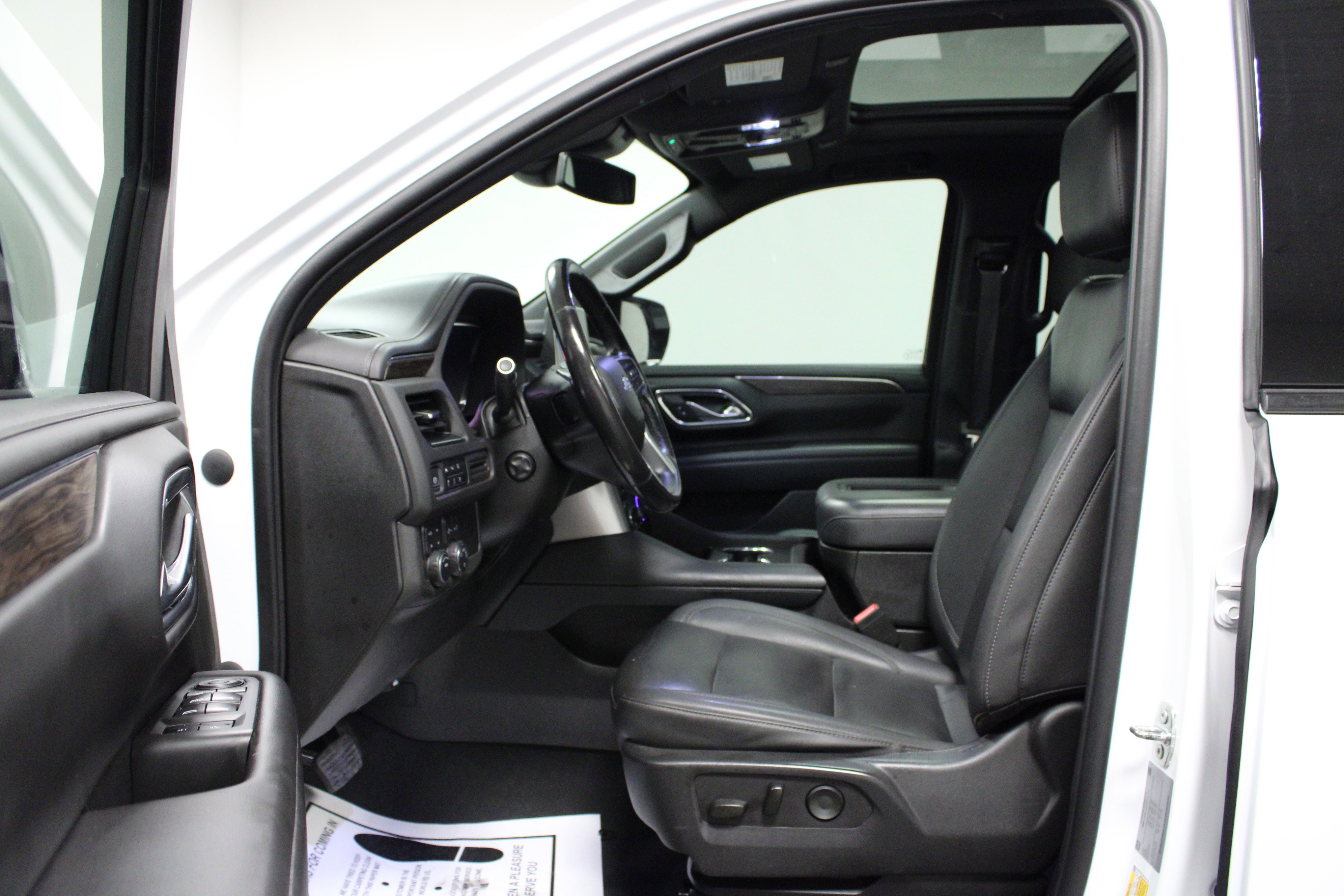 Used 2023 Chevrolet Suburban Z71 w/ Luxury Package image 12