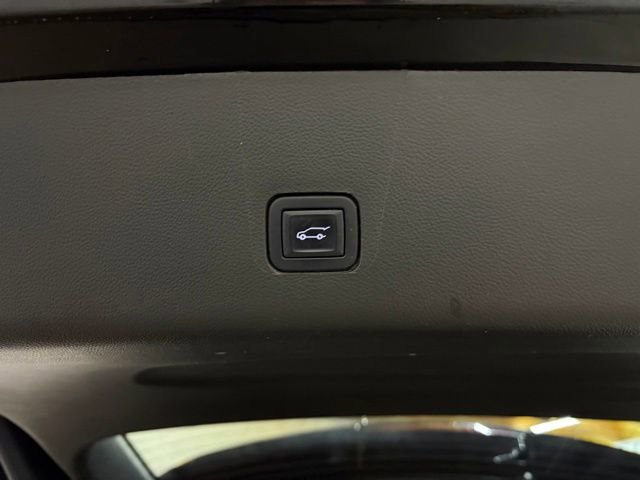 Used 2022 Chevrolet Traverse RS AWD/4WD image 11