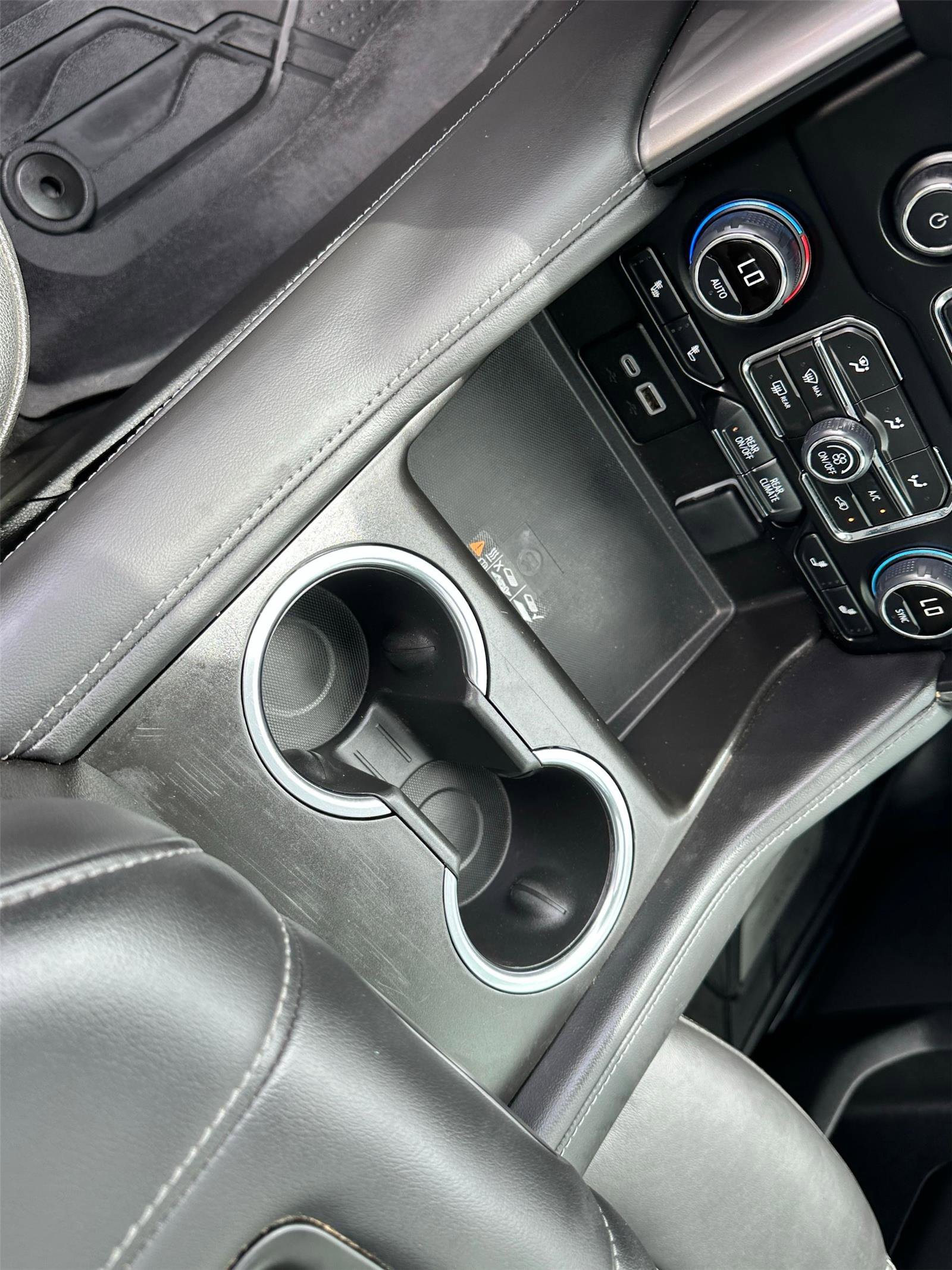 Used 2024 Chevrolet Tahoe Z71 w/ Luxury Package image 19