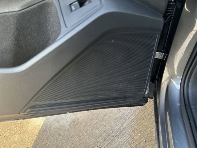 Used 2024 Volkswagen Tiguan SE image 25