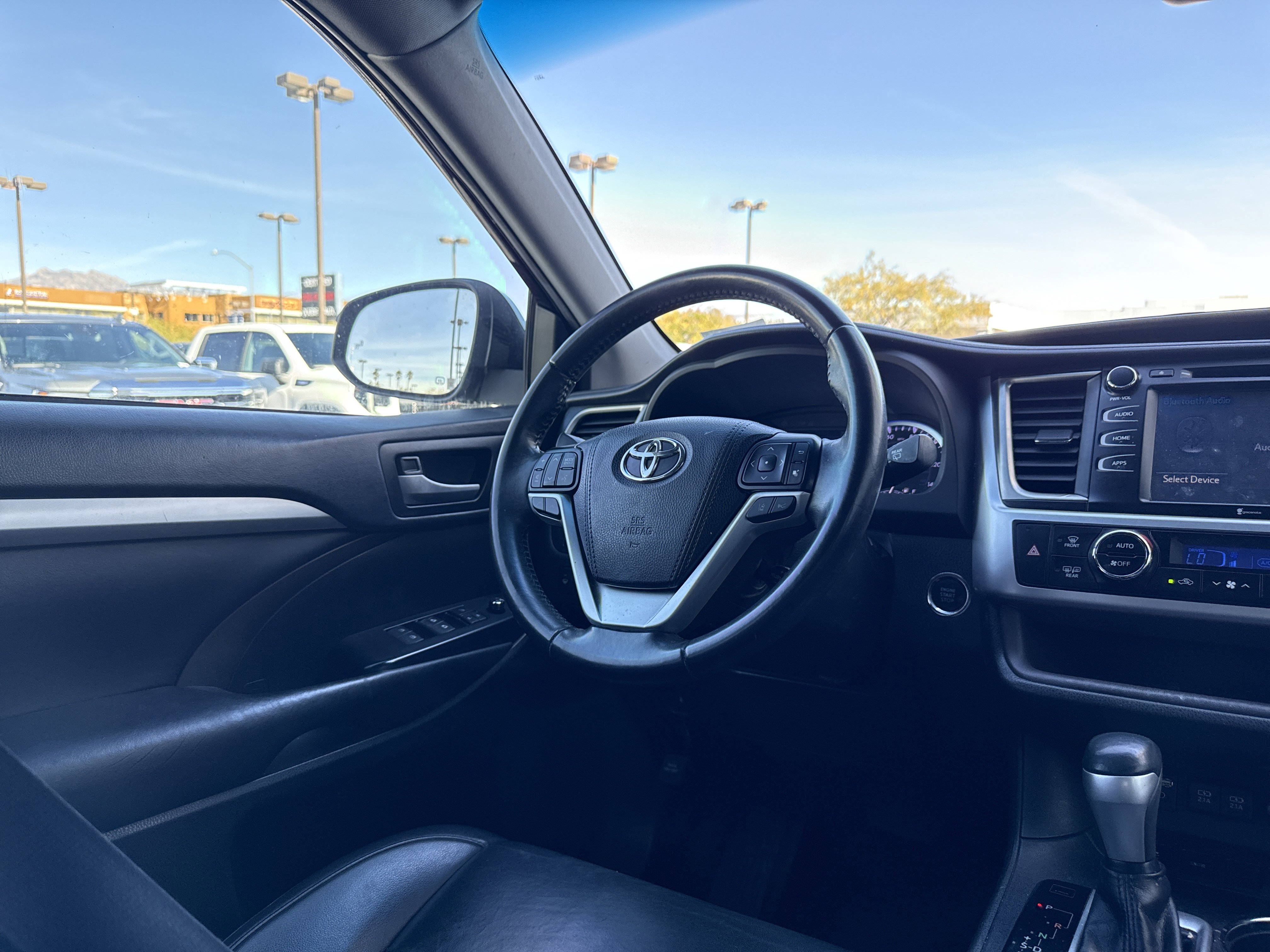 Used 2019 Toyota Highlander XLE image 17