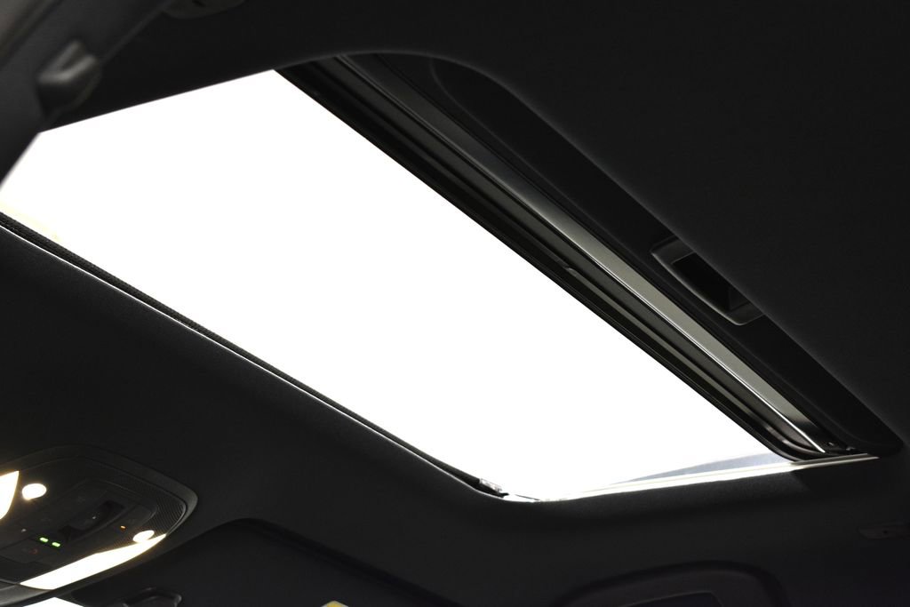 Certified 2025 INFINITI QX55 Luxe w/ Cargo Package image 4