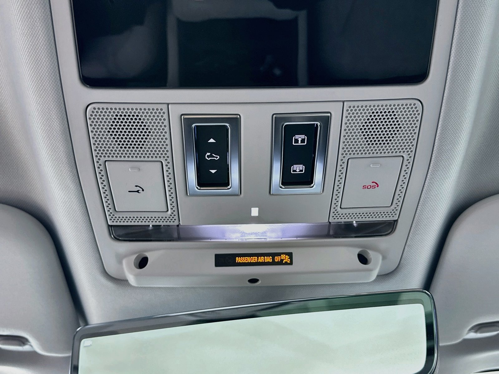 New 2026 Land Rover Defender 110 X-Dynamic SE AWD/4WD image 32