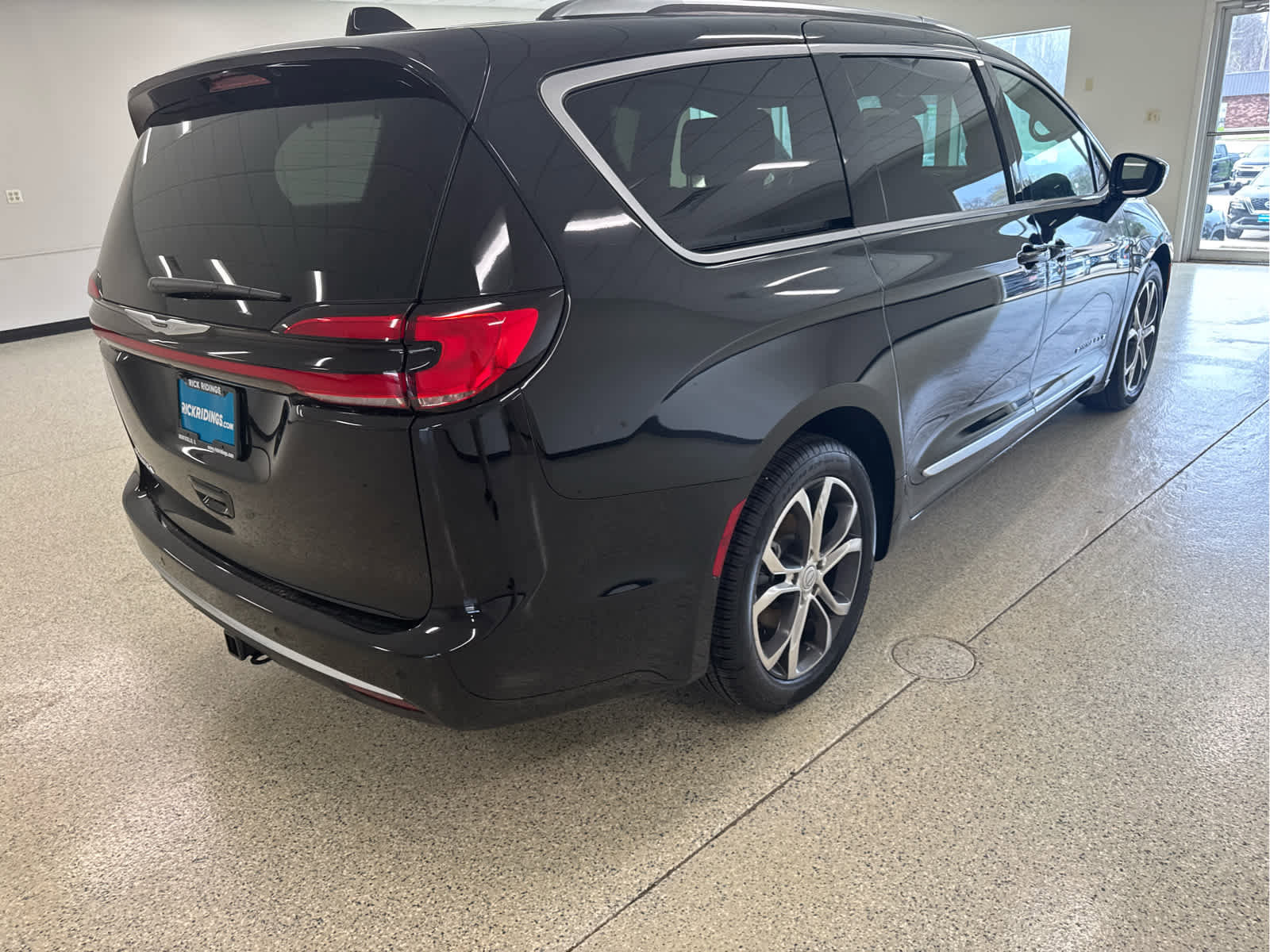New 2026 Chrysler Pacifica Pinnacle FWD image 6