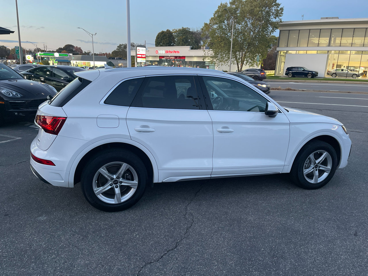 Used 2023 Audi Q5 2.0T Premium w/ Convenience Package image 15
