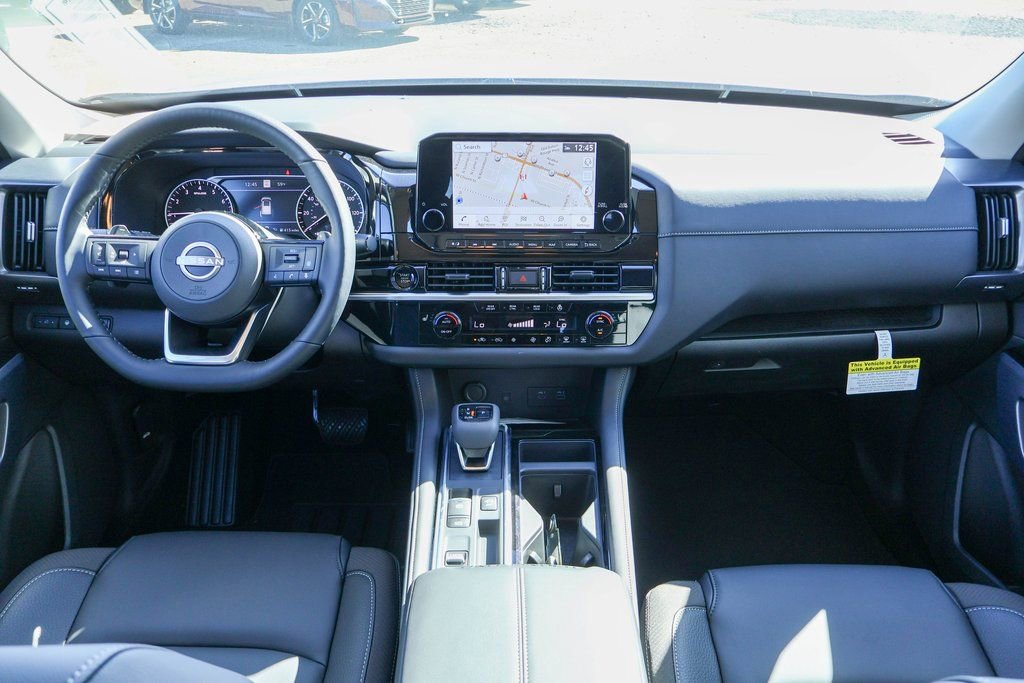 New 2025 Nissan Pathfinder SL image 6