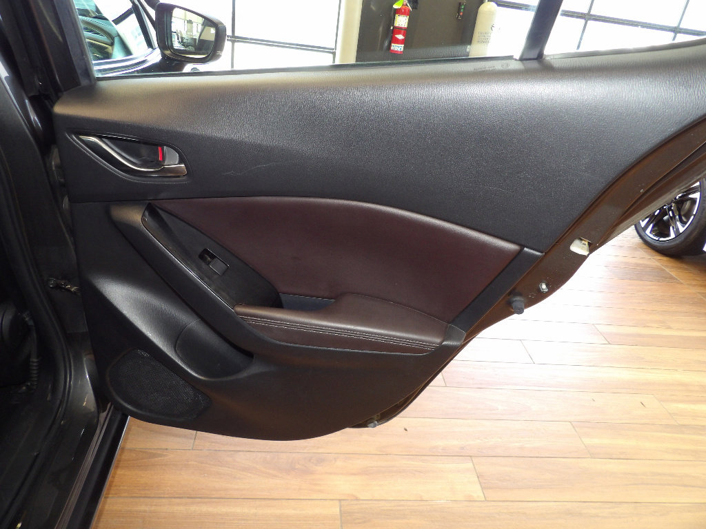 Used 2018 MAZDA MAZDA3 Touring FWD image 15