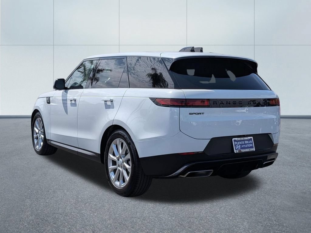 Used 2025 Land Rover Range Rover Sport SE AWD/4WD image 4