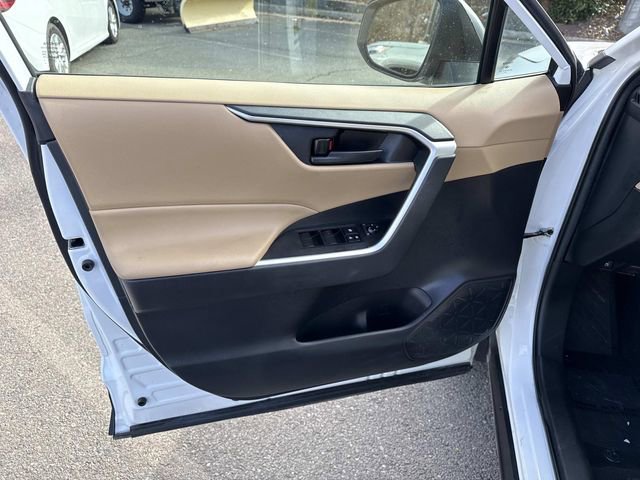 Used 2021 Toyota RAV4 LE image 13