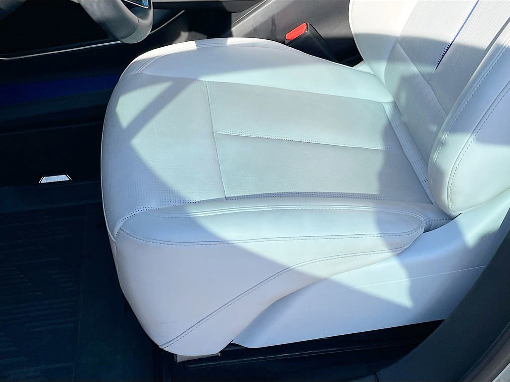 Used 2024 Cadillac Lyriq Luxury w/ LPO, Floor Liner Package AWD/4WD image 13