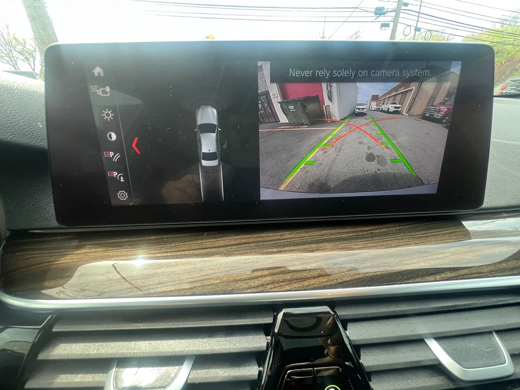 Used 2019 BMW 530e xDrive w/ Convenience Package image 24