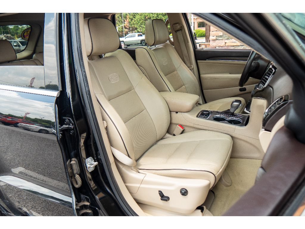 Used 2020 Jeep Grand Cherokee Overland AWD/4WD image 17