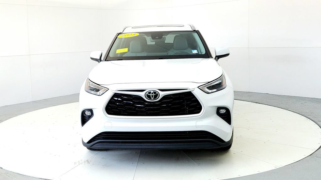 Used 2023 Toyota Highlander XLE AWD/4WD image 8