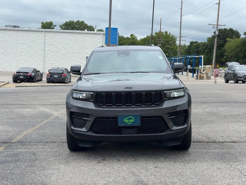 Used 2023 Jeep Grand Cherokee Altitude AWD/4WD image 8
