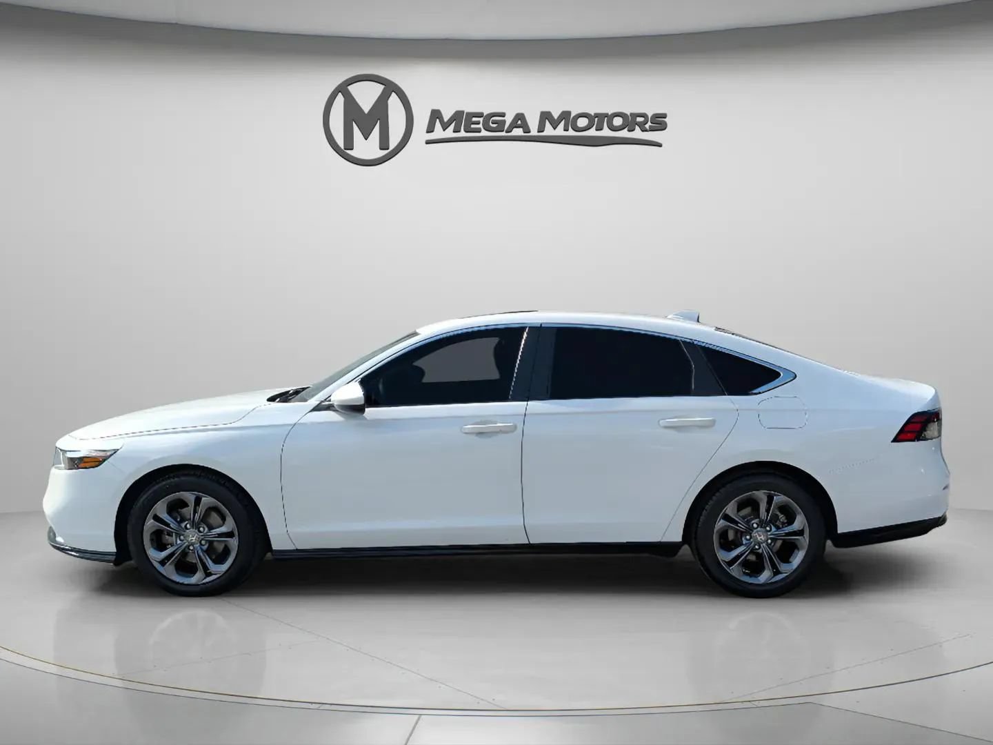 Used 2023 Honda Accord EX image 3