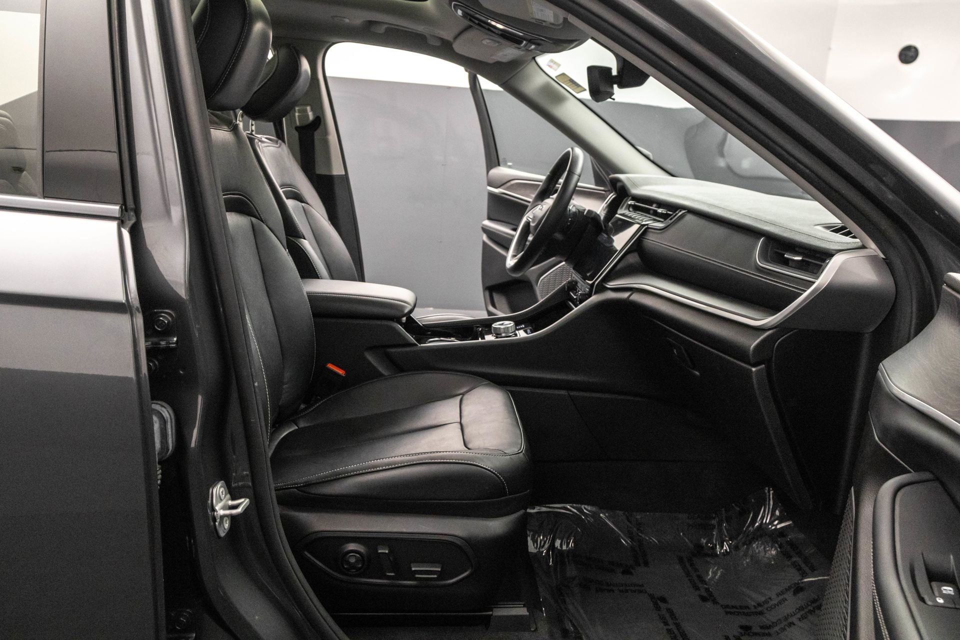 Used 2021 Jeep Grand Cherokee L Limited AWD/4WD image 40