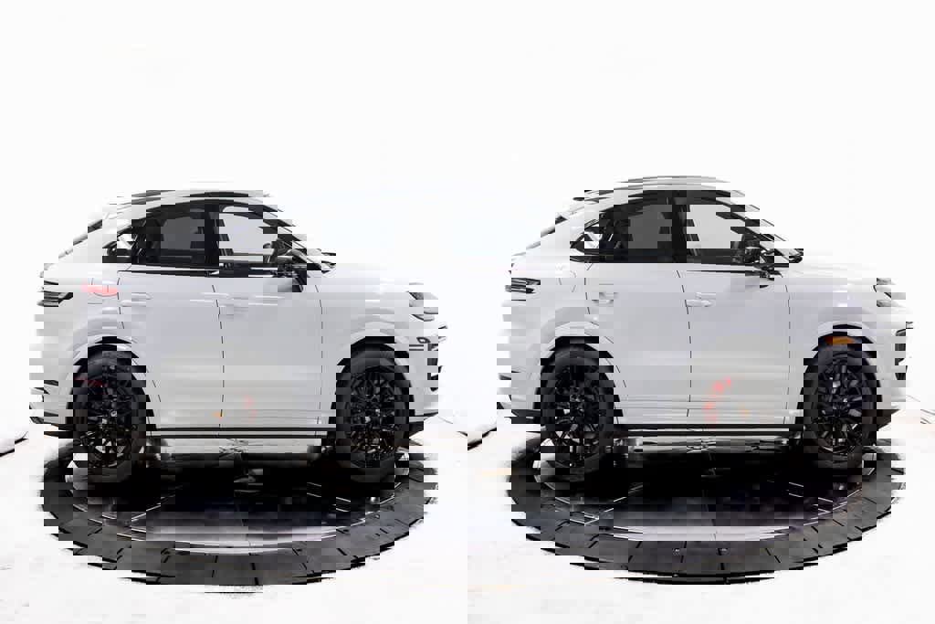 New 2026 Porsche Cayenne S image 8