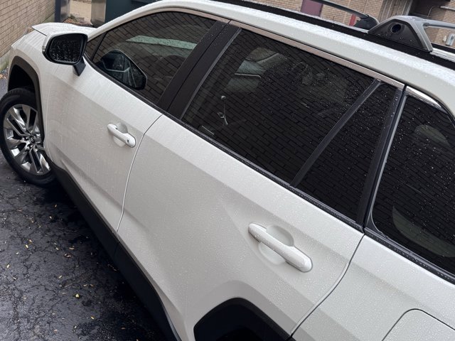 Used 2021 Toyota RAV4 XLE Premium image 23