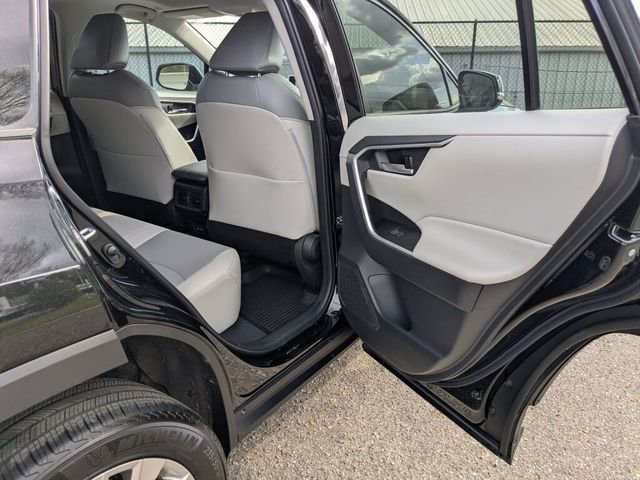 Used 2025 Toyota RAV4 XLE Premium image 35