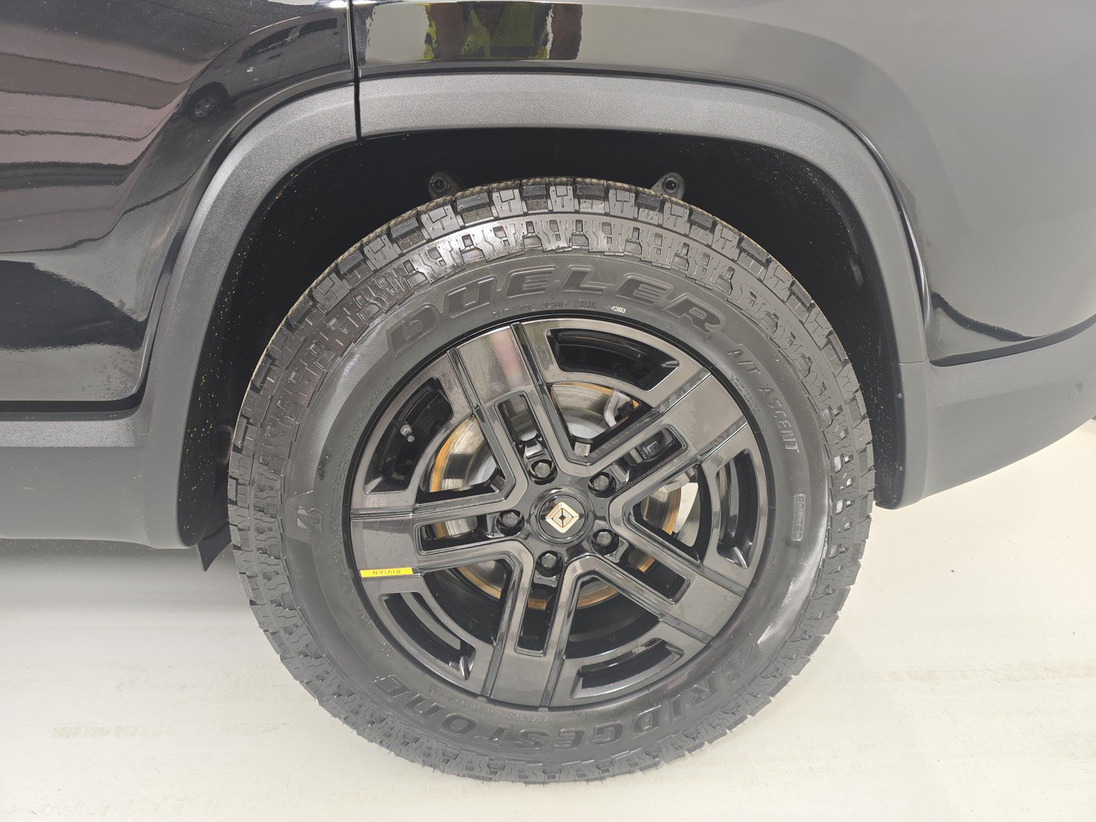 Used 2024 Rivian R1S Adventure AWD/4WD image 10