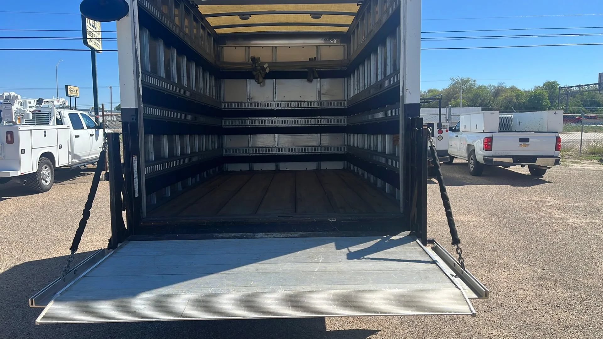 Used 2016 Chevrolet Express 3500 RWD image 18