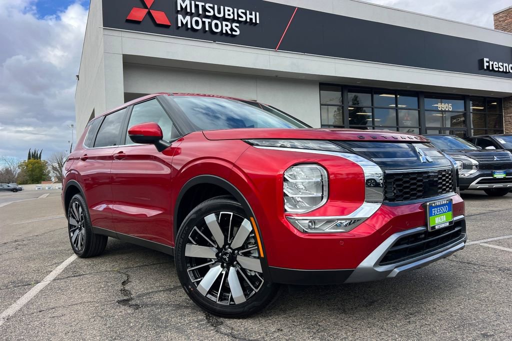 New 2026 Mitsubishi Outlander SE image 2