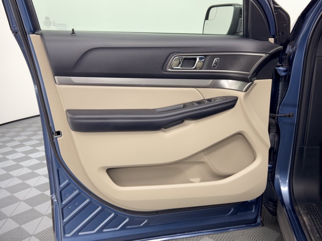 Used 2018 Ford Explorer XLT w/ Equipment Group 202A FWD image 14
