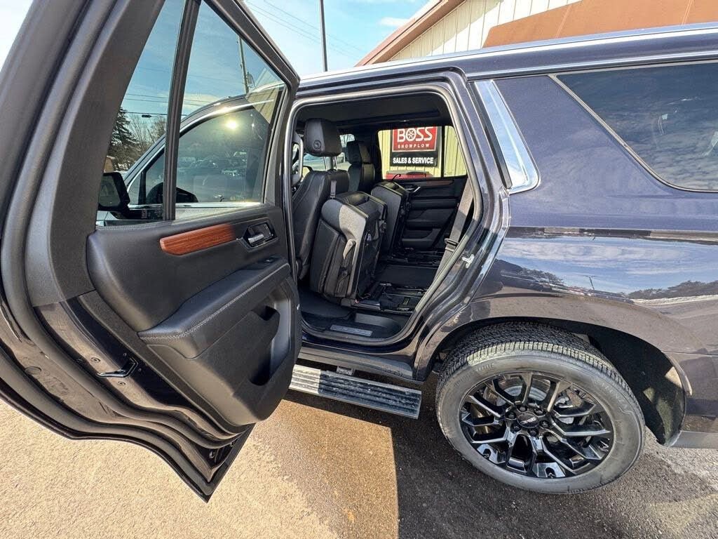 Used 2025 GMC Yukon Denali w/ Sun & Power Step Package image 61