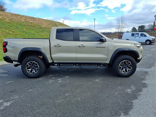 Used 2024 Chevrolet Colorado ZR2 w/ Technology Package image 3