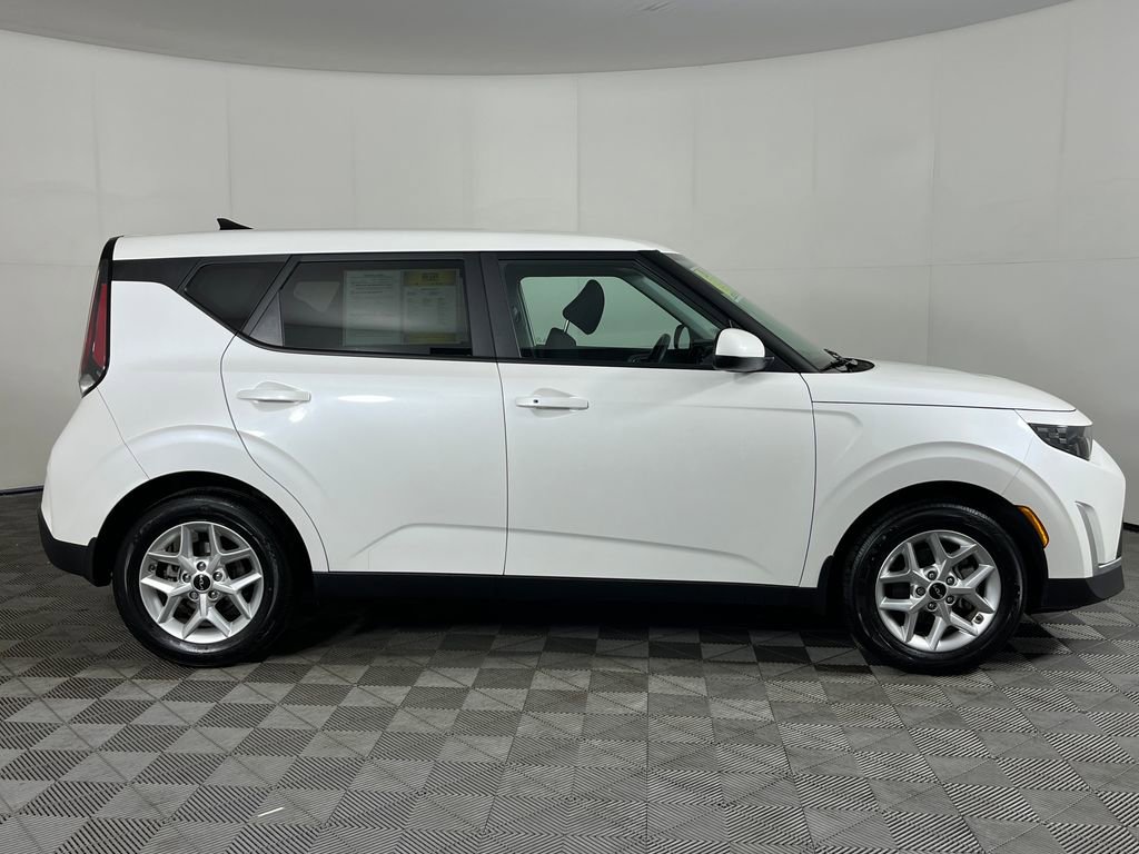 Used 2023 Kia Soul S FWD image 5