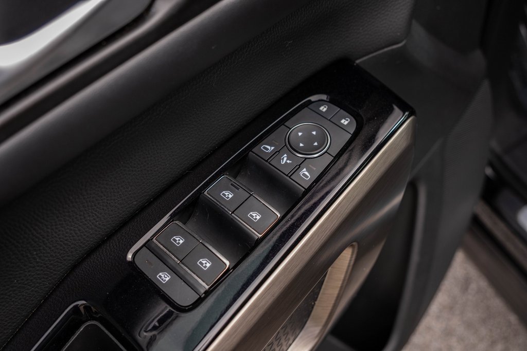 Used 2022 Nissan Pathfinder Platinum w/ Cargo Package image 11