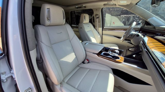 New 2026 Cadillac Escalade Platinum Sport w/ LPO, ONYX Package AWD/4WD image 24