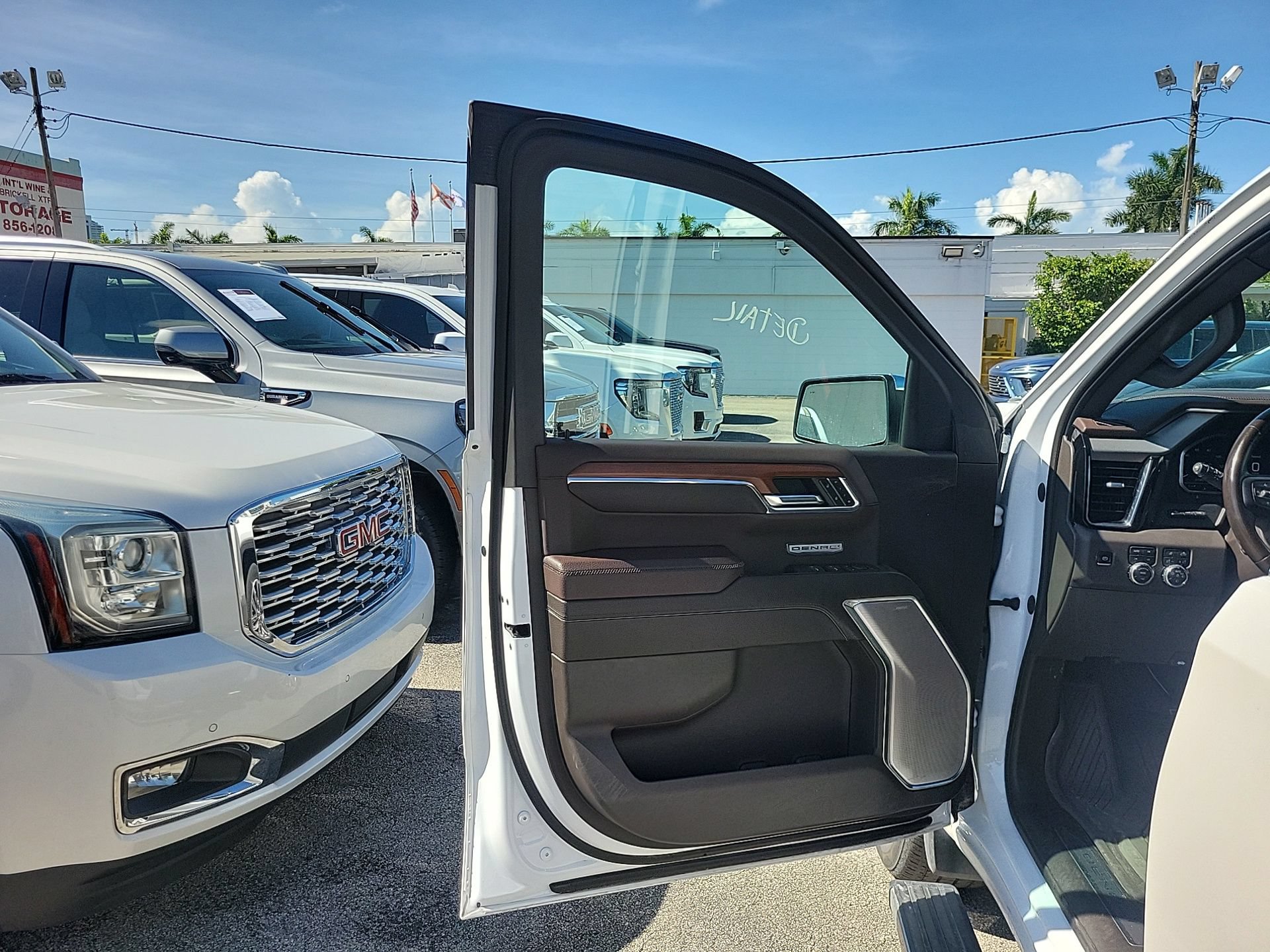 Used 2023 GMC Sierra 1500 Denali w/ Denali Reserve Package AWD/4WD image 24