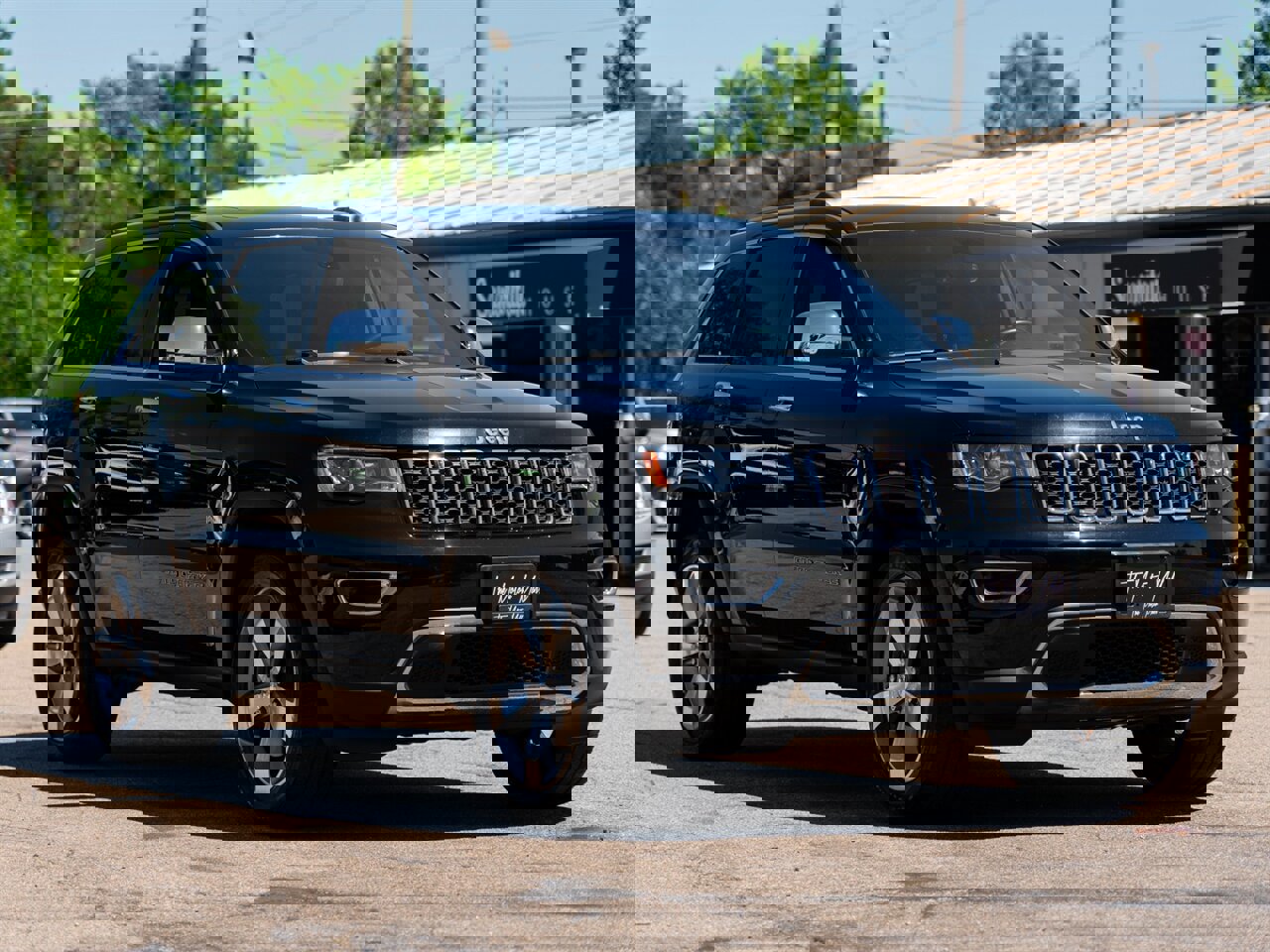 Used 2020 Jeep Grand Cherokee Limited w/ Luxury Group II image 3