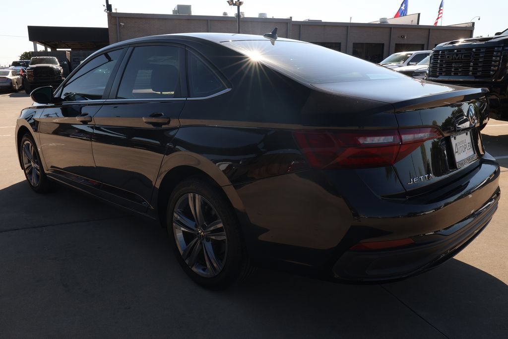 Used 2024 Volkswagen Jetta SE FWD image 7