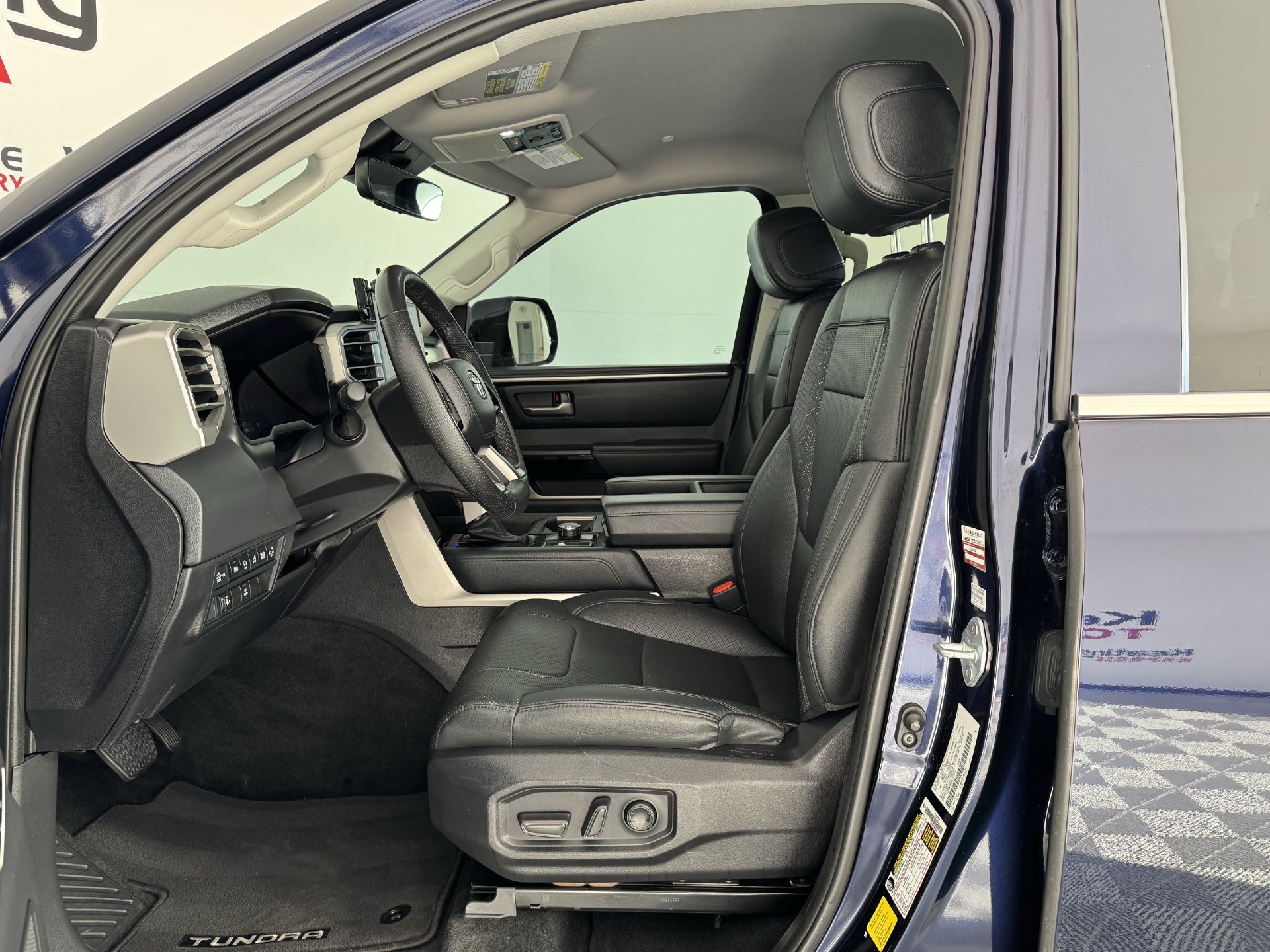Used 2024 Toyota Tundra Limited w/ Power Package AWD/4WD image 14