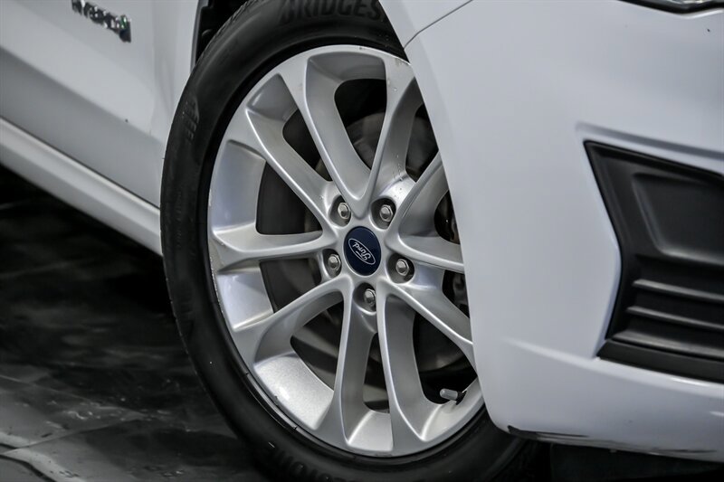 Used 2019 Ford Fusion SE FWD image 3