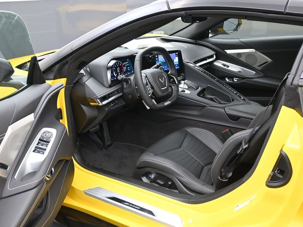 Used 2025 Chevrolet Corvette Z06 RWD image 11