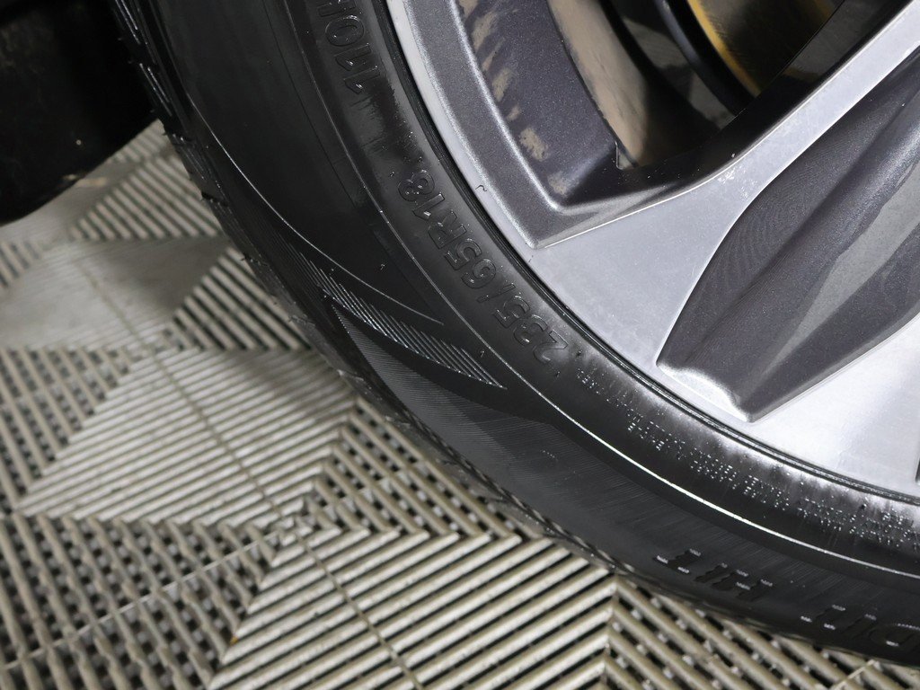 Used 2020 Toyota Highlander XLE image 23