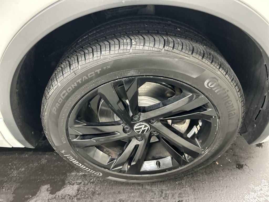 Certified 2024 Volkswagen Tiguan SE R-Line AWD/4WD image 8