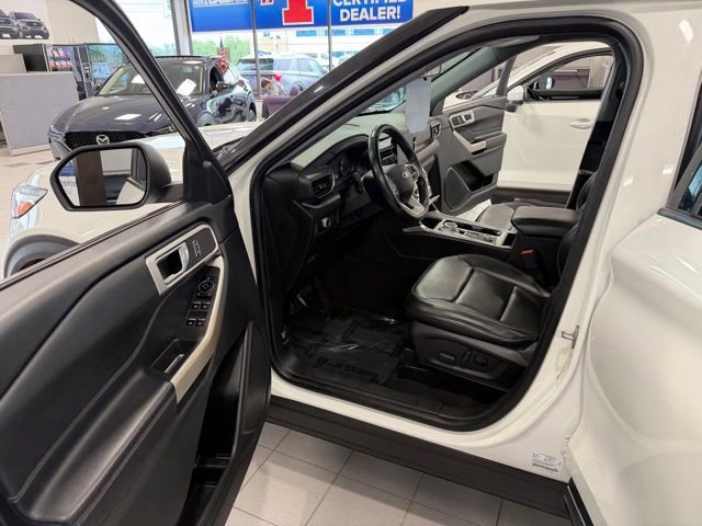 Used 2022 Ford Explorer XLT w/ Equipment Group 202A AWD/4WD image 14