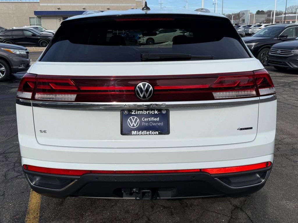 Certified 2025 Volkswagen Atlas Cross Sport SE image 4
