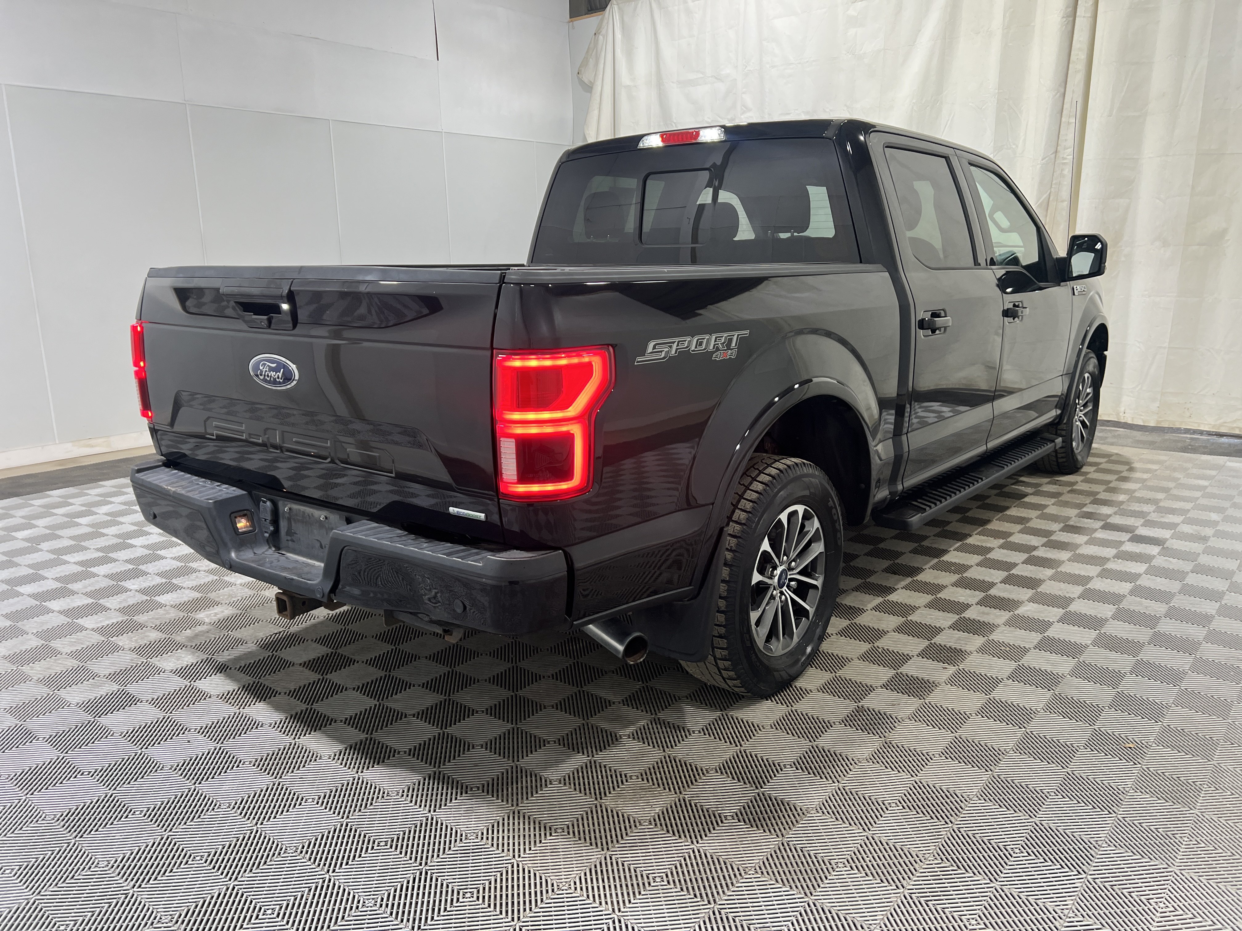 Used 2019 Ford F150 Lariat w/ Equipment Group 502A Luxury AWD/4WD image 4